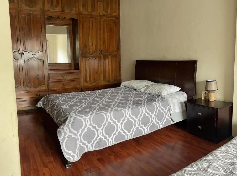 浴室共有ファミリールーム, Alojamientos Hostal Rest House