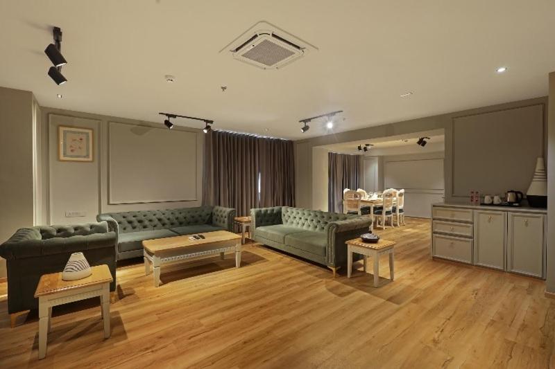 Трехместный Номер Комфорт, Sunday Hotel Vadodara