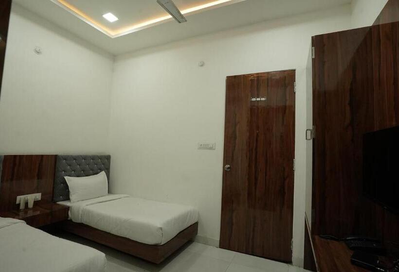 Quarto Deluxe, Shri Govindam