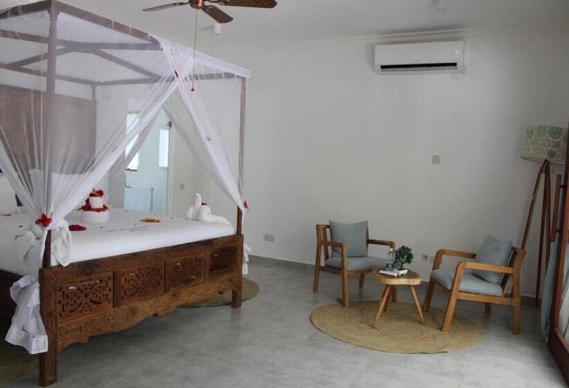 스탠다드 방갈로 정원 전망, Kivuli Beach Resort Paje