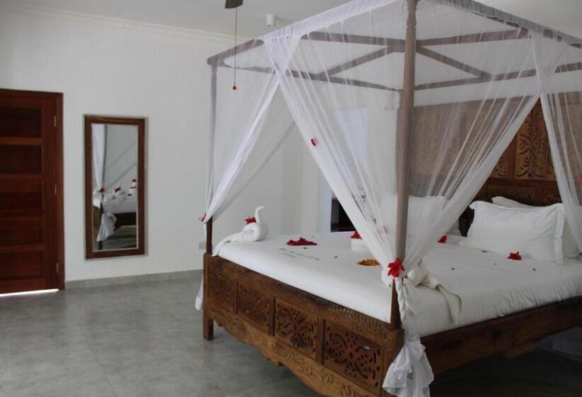 스탠다드 방갈로 정원 전망, Kivuli Beach Resort Paje