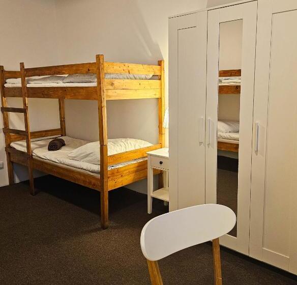 Habitación Cuádruple Estándar, Schronisko Gościniec Równica