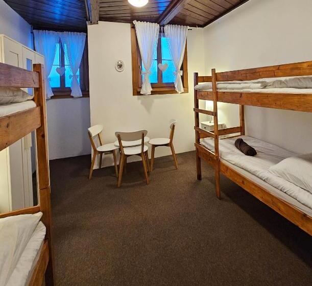 Habitación Cuádruple Estándar, Schronisko Gościniec Równica