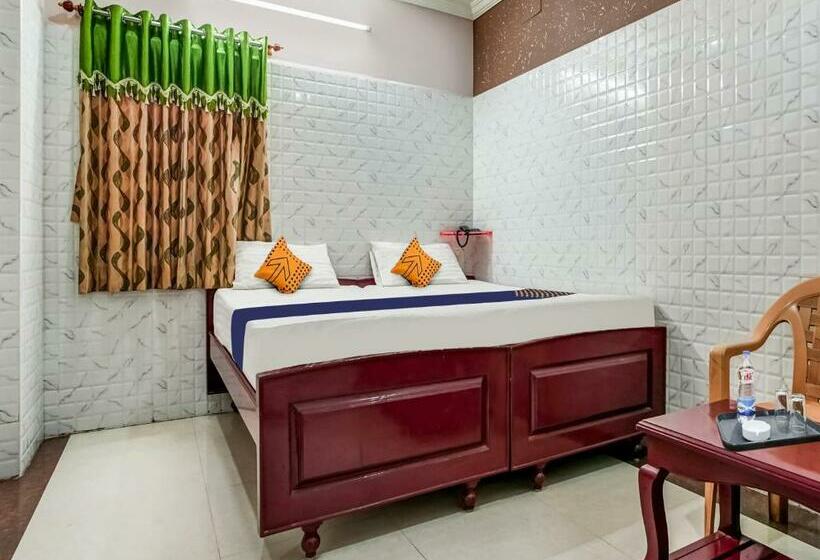 Трехместный Номер Классика, Spot On Madhavi Residency & Lodge