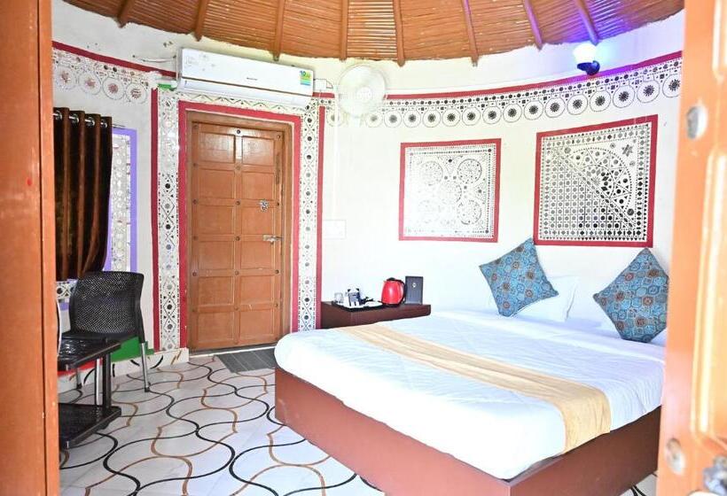 Номер Deluxe, Modhera Sunrise Resort   Tents Bhungas Jungle Restaurants & Candlelight Dining