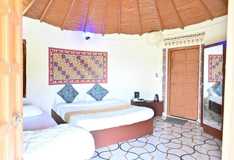 Номер Deluxe, Modhera Sunrise Resort   Tents Bhungas Jungle Restaurants & Candlelight Dining