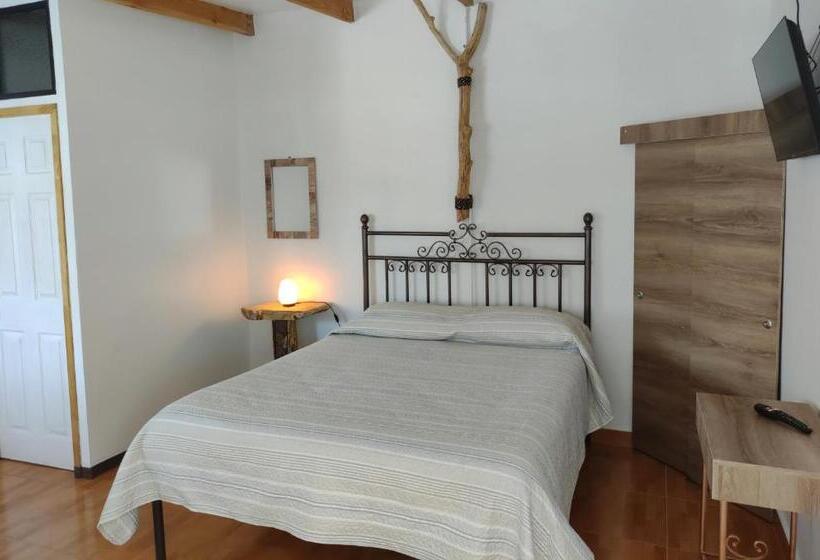 غرفة قياسية ثلاثية, Pirca Hostal