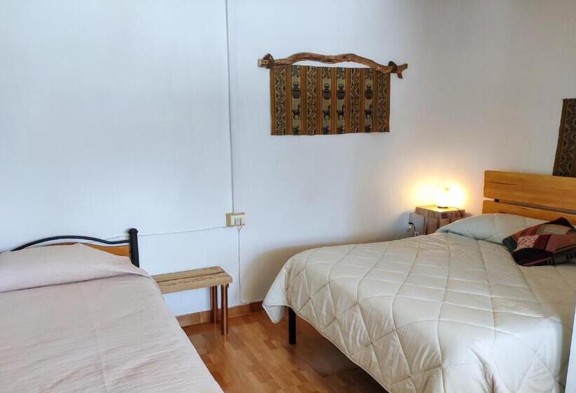 غرفة قياسية ثلاثية, Pirca Hostal
