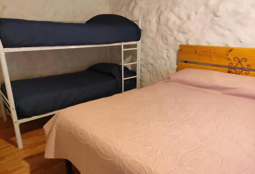 غرفة قياسية رباعية, Pirca Hostal