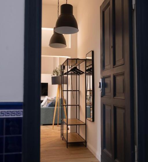 استودیوی استاندارد, The Weinert Suites