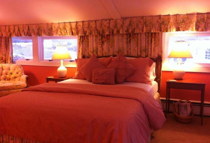 Номер Стандарт с Балконом, Deerhill Inn