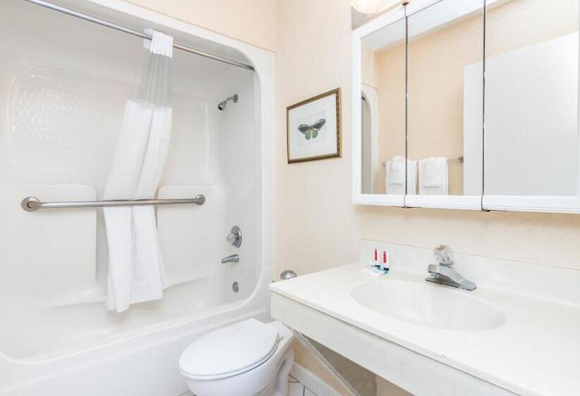 스탠다드 룸, Days Inn & Suites By Wyndham Lake Okeechobee