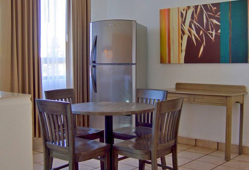 דירת שני חדרים, Sunrock Hotel and Suites