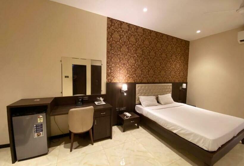 Номер Deluxe, Shubham Inn