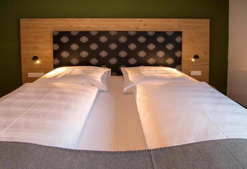 Апартаменты Comfort 2 Спальни, Gurglhof Apartmenthaus