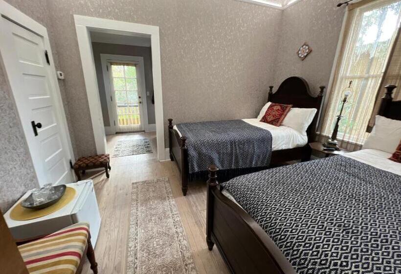 سوییت جونیور با بالکن, 1001 Nights Historic Bed And Breakfast Adults Only