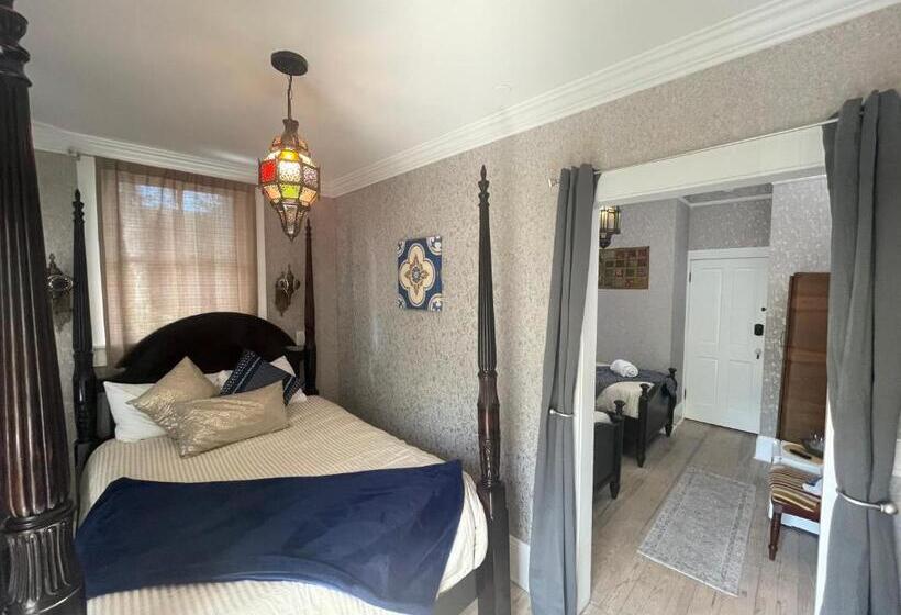 سوییت جونیور با بالکن, 1001 Nights Historic Bed And Breakfast Adults Only