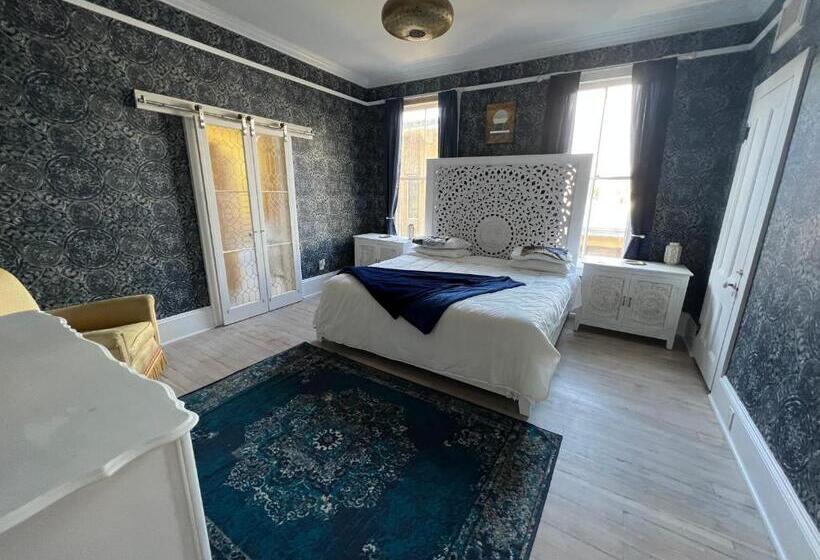 اتاق سوپریور با تخت بزرگ, 1001 Nights Historic Bed And Breakfast Adults Only