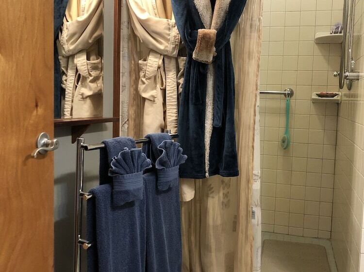 标准三人间, Coppertoppe Inn & Retreat Center