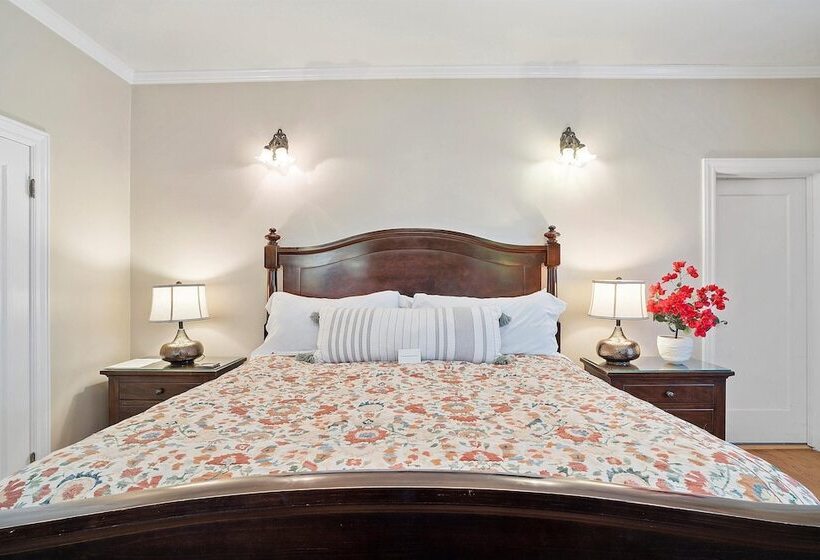 带大床的标准间, Cinnamon Bear Creekside Inn