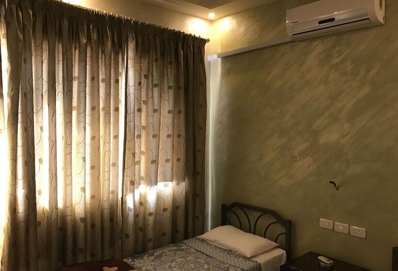 اتاق استاندارد یک نفره, Sun Rise Hotel & Hostel & Tours