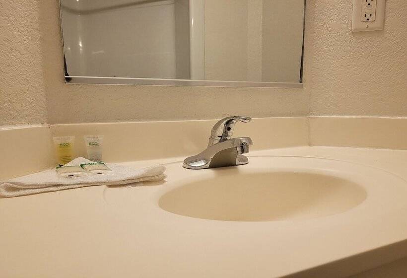 带2个双人床的标准工作室, Motel 6 Minonk, Il