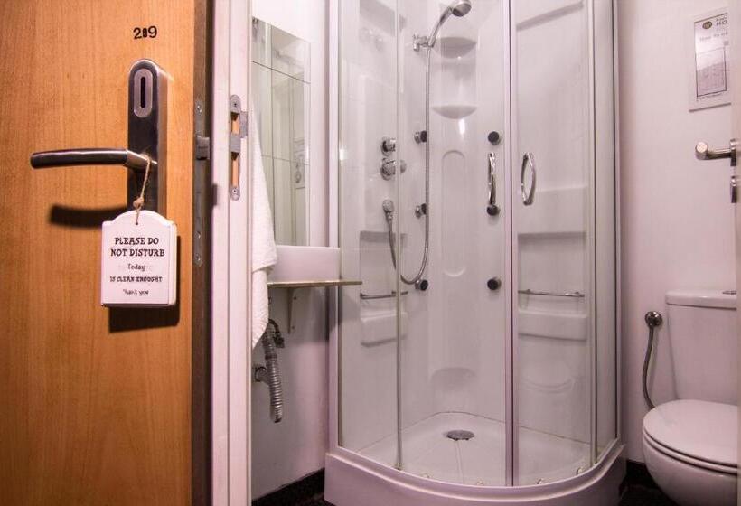 Standard Quadruple Room, Lisbon Destination Hostel