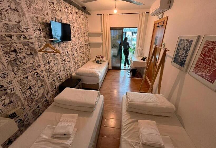 Standard Triple Room Shared Bathroom, Lisbon Destination Hostel
