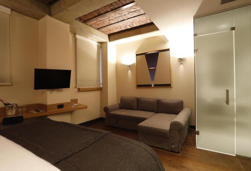 Comfort Room, Bankerhan