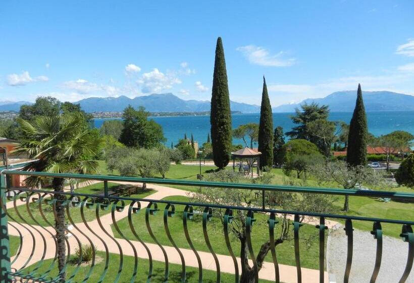 Standard studio with lake view, Club Del Sole Desenzano Lake Village