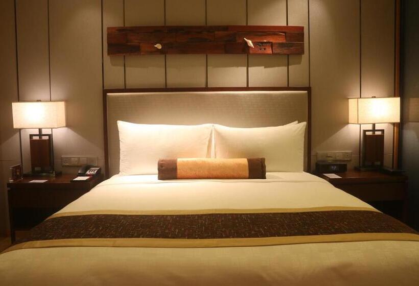 Номер Deluxe, Hualuxe Yangjiang City Center, An Ihg