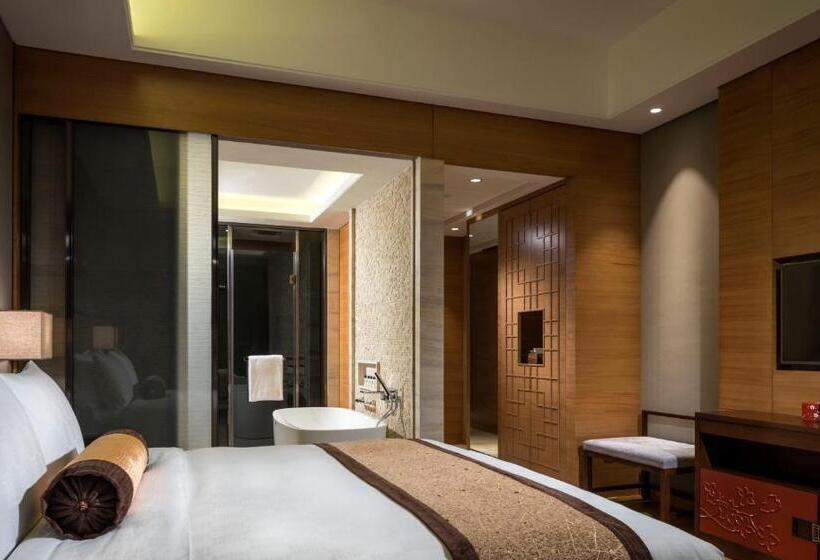 Стандартный Номер Кровать Кинг, Hualuxe Yangjiang City Center, An Ihg