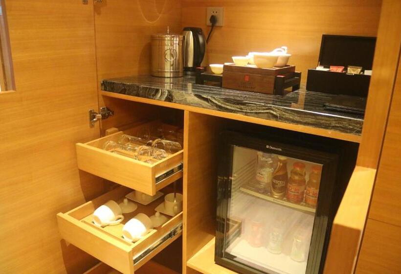 Номер Deluxe, Hualuxe Yangjiang City Center, An Ihg