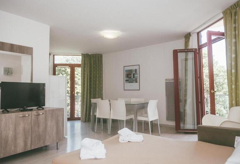 Апартаменты 1 Спальня, Terres De France   Appart Hotel Le Splendid