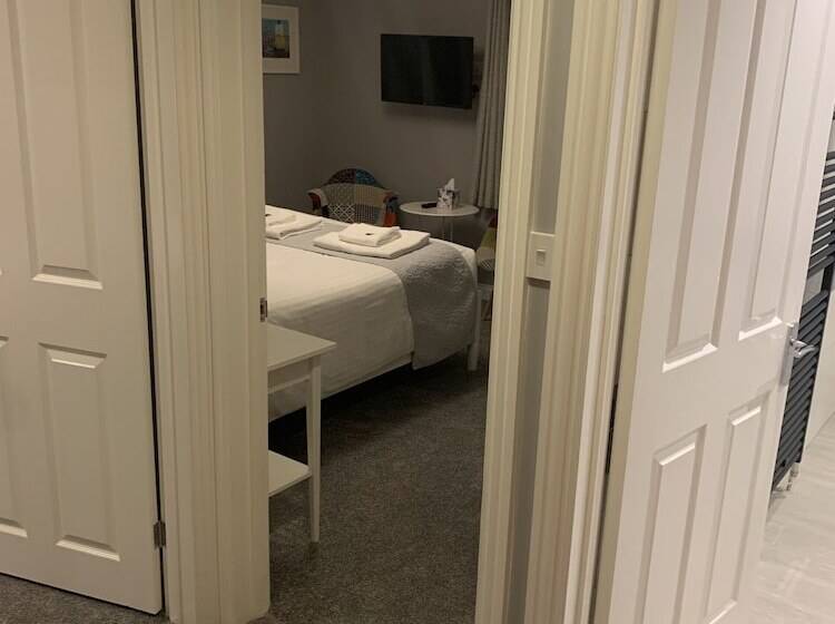 Family Suite, Hensleigh House