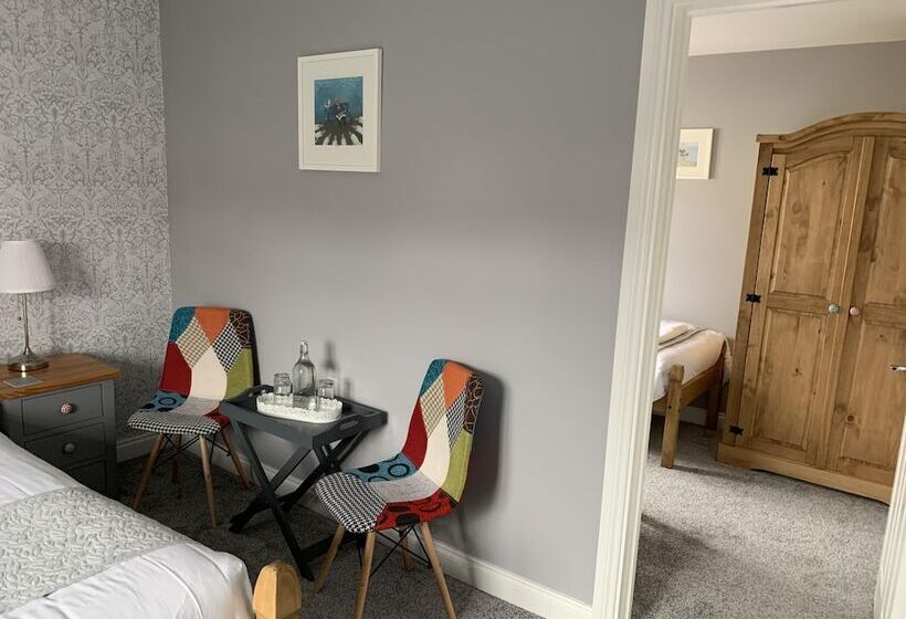 Family Suite, Hensleigh House