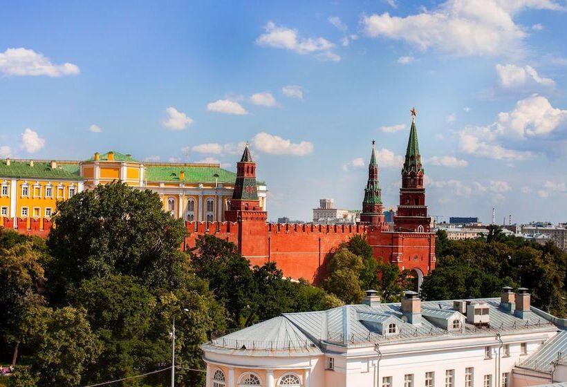 Номер Superior с Видом, Mirros Hotel Moscow Kremlin