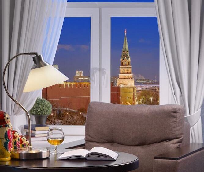 Номер Superior с Видом, Mirros Hotel Moscow Kremlin