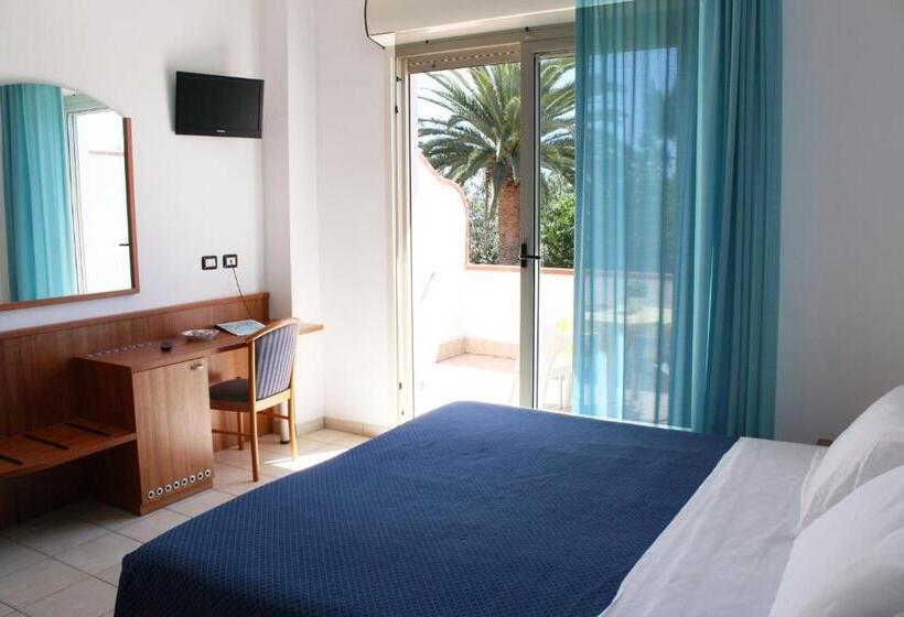 اتاق لوکس با بالکن و چشم‌انداز دریا, San Remo   All Inclusive   Fronte Mare   Spiaggia Privata