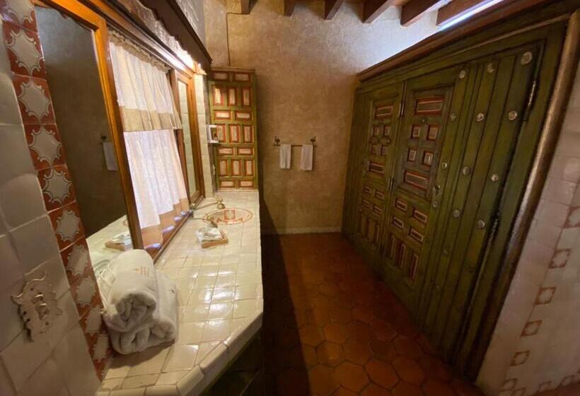 اتاق لوکس با تخت بزرگ, La Joyita Cuernavaca