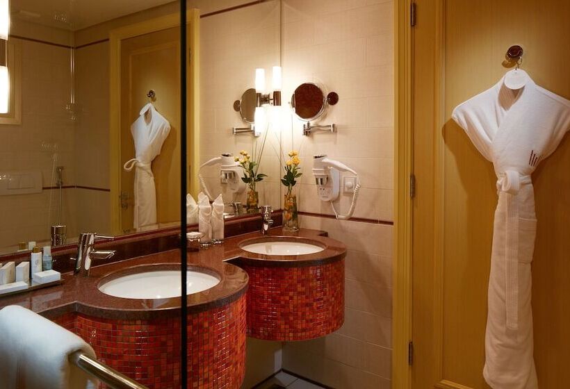 اتاق کلاب, Millennium Hotel & Convention Centre Kuwait