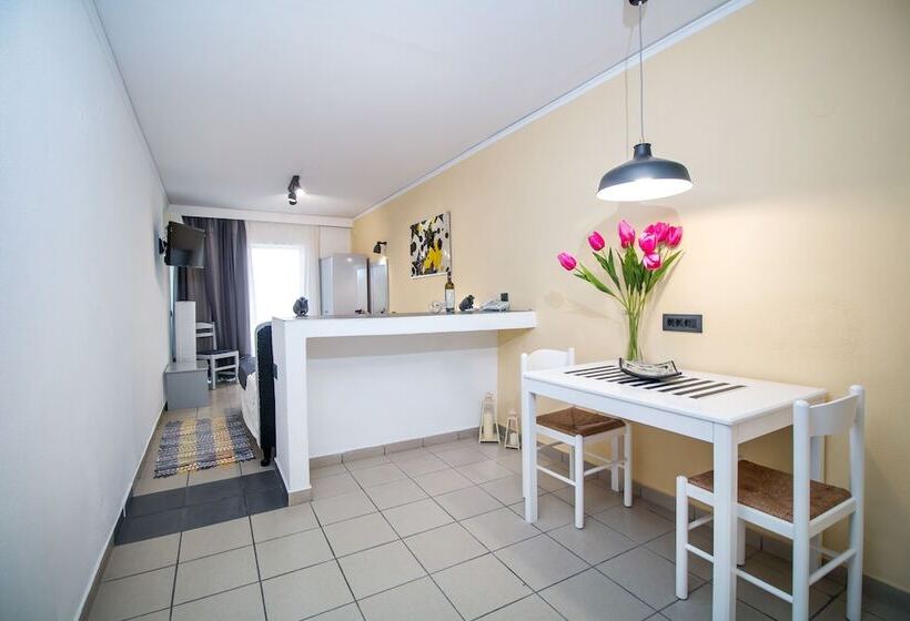 إستوديو قياسى, Kahlua Hotel Apartments