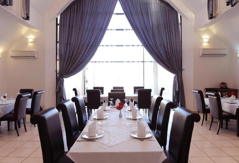 کلبه ییلاقی, Farah Inn Ifrane