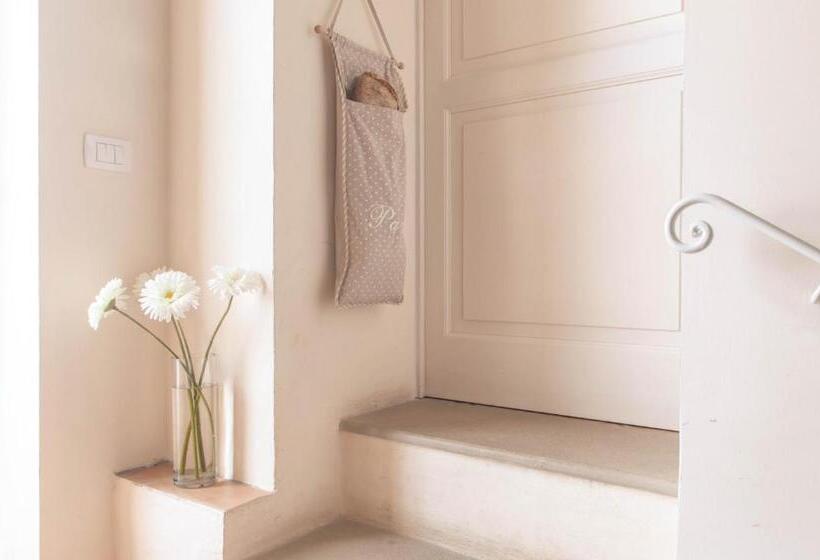 Студия Стандарт, Antica Residenza Montereano