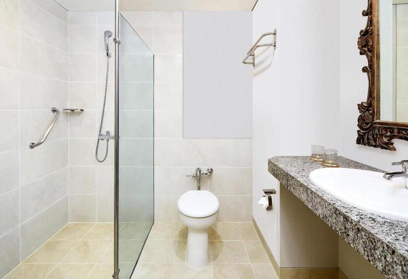 Номер Deluxe, Four Points By Sheraton Bali, Kuta