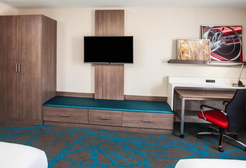 Люкс Кровать Кинг, Holiday Inn Express & Suites Litchfield, An Ihg