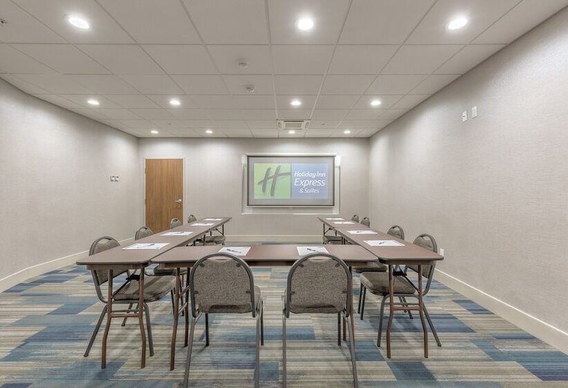 חדר סטנדרט שתי מיטות זוגיות, Holiday Inn Express & Suites Tulsa Midtown, An Ihg
