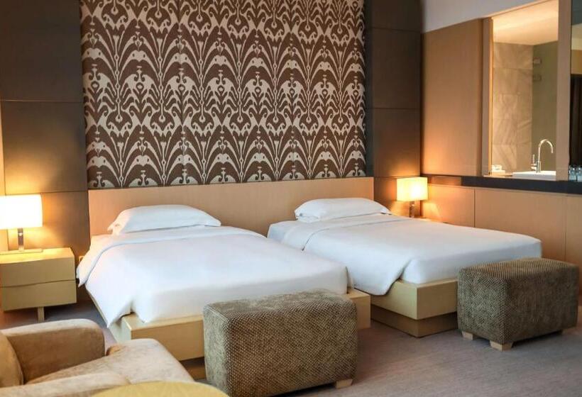 اتاق باشگاه با دید به دریاچه, Hyatt Regency Dushanbe