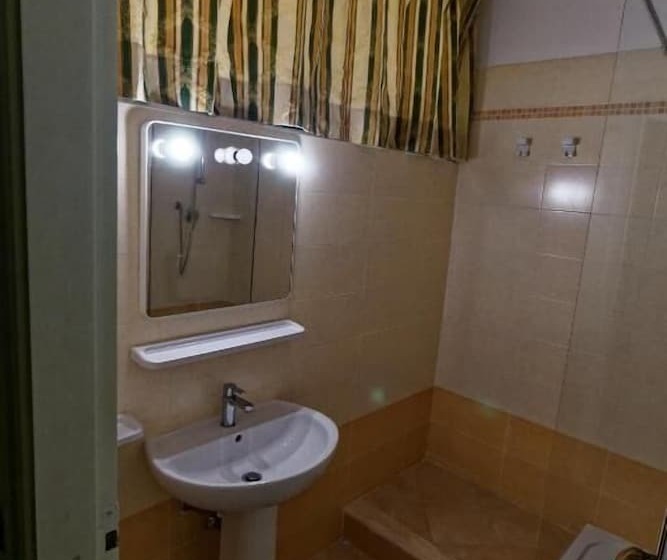 דירת חדר, Residence Habitat