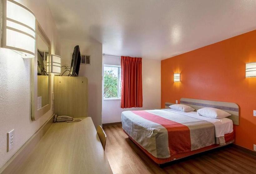 Номер Deluxe Кровать Кинг, Motel 6 Baraboo, Wi   Lake Delton Wisconsin Dells